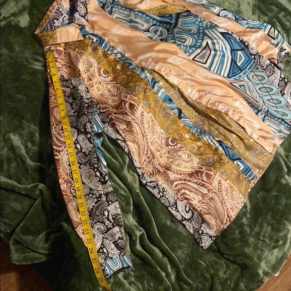 Multicolor Patterned Button-Up 👚 Blouse - Picture 3 of 4